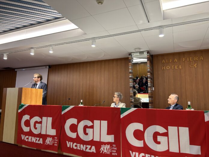 Assemblea Cgil Vicenza, Possamai interviene con Zanni e Dal Prà al tavolo