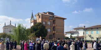 Presentata in piazza Norma Cossetto la lista Rucco sindaco: i nomi. Arriva il 1° aprile l’annuncio del via libera di FdI: “Ora siamo tutti, non è cosa da poco” Francesco Rucco presenta la lista Rucco sindaco in Piazza Norma Cossetto a Polegge
