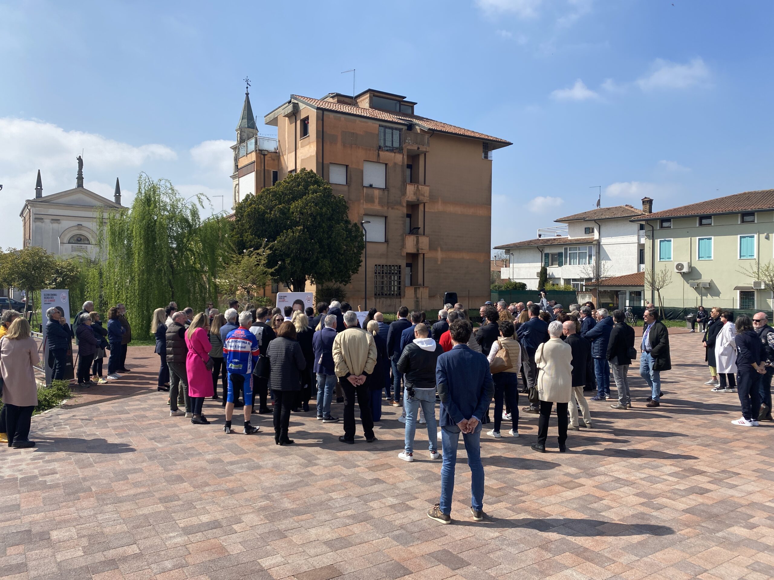 Francesco Rucco presenta la lista Rucco sindaco in Piazza Nortma Cossetto a Polegge in