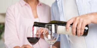 ‘Il vino non fa male’, l’elogio di Bruno Vespa scatena polemiche social