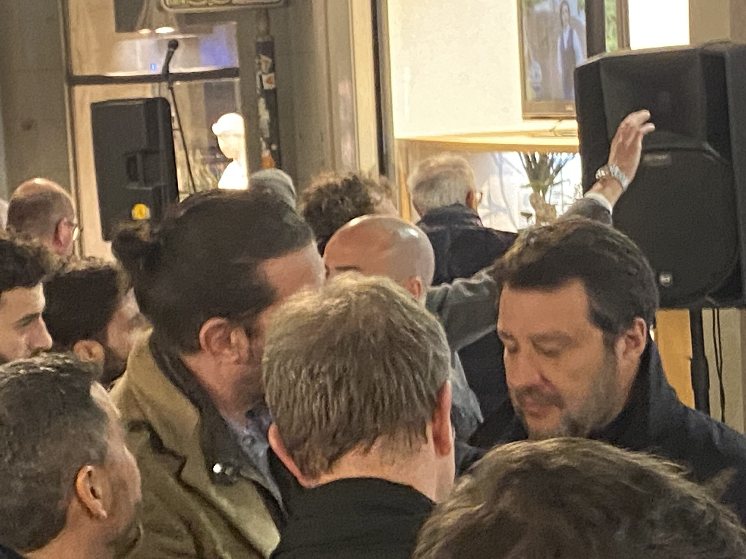 Luigi Ugone, Mario Zambon e altri collaboratori a colloquio con Matteo Salvini il 17 marzo al lancio di Rucco da parte della Lega