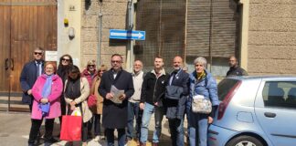 Sicurezza a Vicenza: a Rucco (cdx), replica Tosetto alleato di Possamai: “Potenziare Polizia locale e… il sociale” Matteo Tosetto con candidato di Ripartiamo da Vicenza di fronte al comando della Polizia Locale di Vicenza