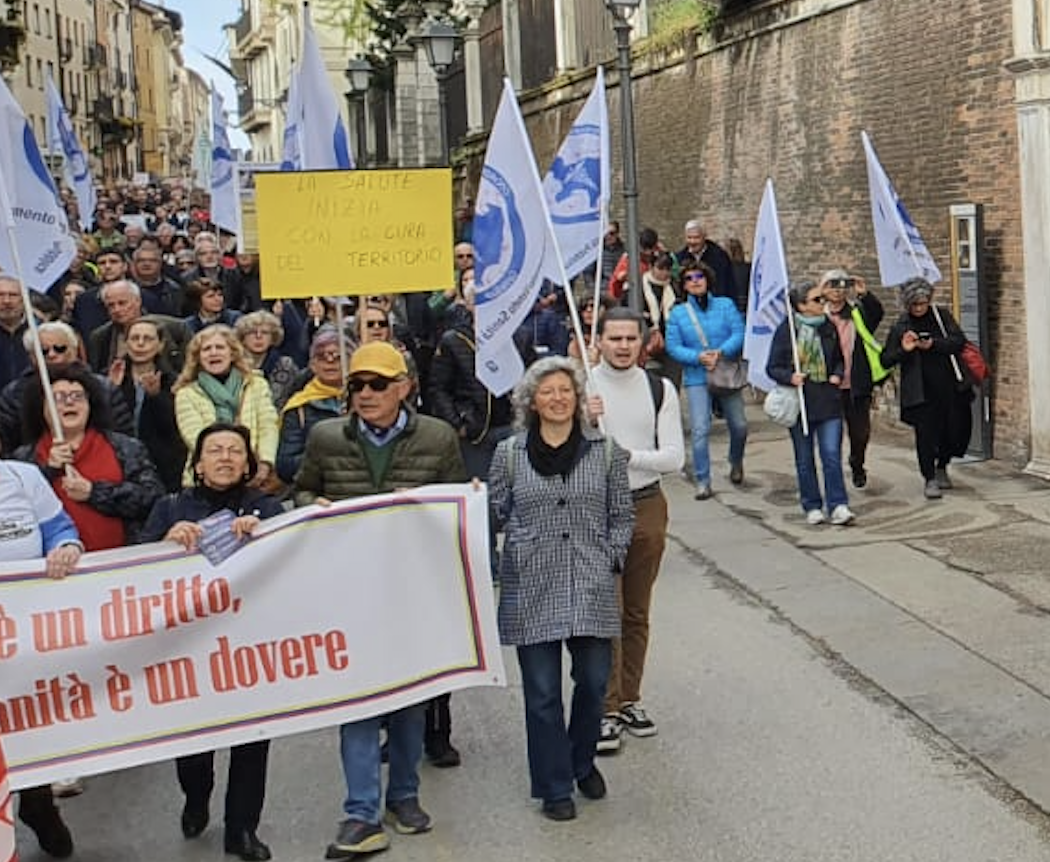 Sanità pubblica, la sfilata a Vicenza manifestazione assessore alla salute