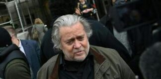 Steve Bannon scarcerato martedì prossimo: il guru di Trump sarà libero prima delle elezioni