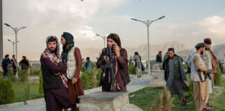 I talebani vietano alle donne di lavorare alle Nazioni Unite mettendo a rischio gli aiuti per l’Afghanistan Talebani