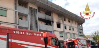 Cartigliano, 15 intossicati in incendio di una palazzina. Tra loro due carabinieri incendio appartamento palazzina cartigliano