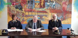 Poliziotto colpito al volto con un pugno, il Questore di Vicenza Paolo Sartori: “Non è ammissibile, 33enne espulso dall’Italia”” Il questore di Vicenza Sartori tra i suoi collaboratori ispettore Scifo e capo di gabinetto Di Vincenzo