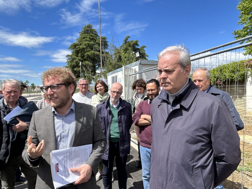 Achille Variati con Giacomo Possamai, vari candidati delle liste a suo sostegno e Giancarlo Albera, storico fautore del Parco della Pace partecipato