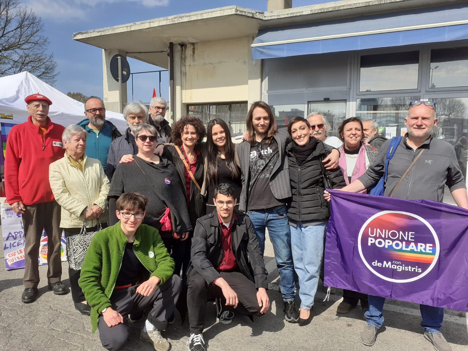 Annarita Simone, candidata sindaco di Vicenza per La Comune, e alcuni candidati consiglieri comunali