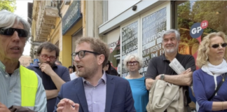 Assemblea permanente NOT (No Tav) Vicenza incontra la stampa davanti alle sedi di Possamai e Rucco: il primo si confronta, il secondo non c’è Giacomo Possamai dibatte con i portavoce Assemblea permanente NOT (No Tav) a Vicenza