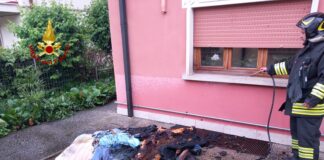 Dramma a Montecchio Maggiore, incendio materasso: muore donna di 51 anni. Intossicato il marito che ha tentato di salvarla Incendio materasso muore donna 51 anni a Montecchio Maggiore