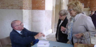 Luciano Parolin, l’ultimo menestrello di Vicenza. Lo ricorda ViPiu.it, gli scrive il fratello Massimo, lui già descrive le vie del regno dei Cieli Luciano Parolin presenta e autografa copie di uno dei suoi libri sui "Toponimi vicentini"