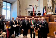 La Strenna dei Romanisti: presentata la sua 84esima edizione a Palazzo Poli. Dal 2012 la “sostiene” Fondazione Sorgente Group guidata da Valter Mainetti Natale di Roma 21 aprile 2023, la Consegna della Strenna dei Romanisti al sindaco di Roma Roberto Gualtieri