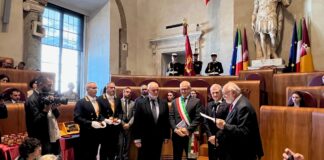 La Strenna dei Romanisti: presentata la sua 84esima edizione a Palazzo Poli. Dal 2012 la “sostiene” Fondazione Sorgente Group guidata da Valter Mainetti Natale di Roma 21 aprile 2023, la Consegna della Strenna dei Romanisti al sindaco di Roma Roberto Gualtieri