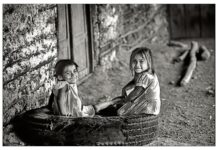 Avere un figlio, ma non un tetto: il paradosso delle madri in povertà Paradosso della madri in povertà