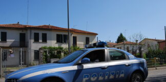 Donna riconosciuta da un cittadino in centro a Vicenza dopo il furto in abitazione: denunciata e allontanata dalla Polizia di Stato Polizia interviene