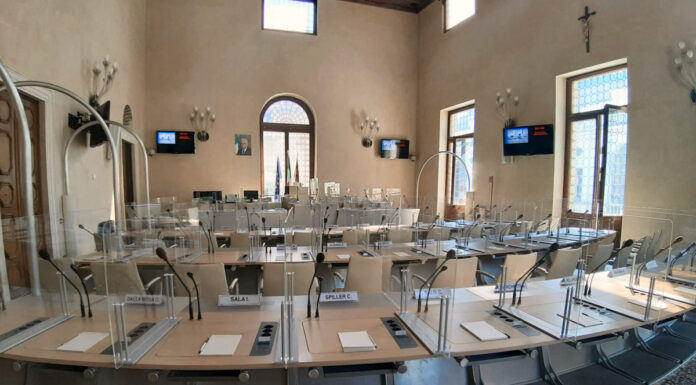 Vicenza Holding-Rimini Congressi: oggi in Consiglio il patto parasociale… per “coprire” il buco GPS? Sala Bernarda consiglio comunale di Vicenza avanzo di bilancio holding