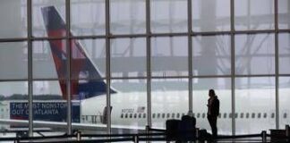 Stop ai passeggeri frettolosi, in aereo arriva la multa: l’idea in Turchia