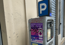 Gps, problemi sosta a Vicenza con società dei palermitani di Final-Alliata. Direttore di ViPiu.it “si intrattiene” col vicesindaco Celebron e affida replica a Milioni Un parcometro della gestione Gps a Vicenza (foto ViPiu.it del 24 maggio 2023)