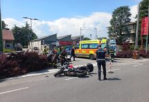 Dueville, motocicletta tampona automobile: ferito un 58enne di Sandrigo. Intervento della Polizia locale Nordest Vicentino dueville tamponamento moto auto