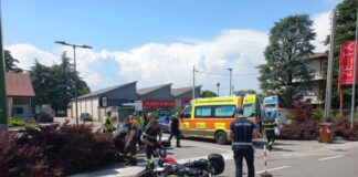 Dueville, motocicletta tampona automobile: ferito un 58enne di Sandrigo. Intervento della Polizia locale Nordest Vicentino dueville tamponamento moto auto