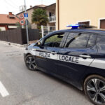 Cade in monopattino e batte la testa a Rosà, 32enne soccorso in elicottero. Polizia locale nordest vicentino interviene anche a Schio per incidente stradale monopattino