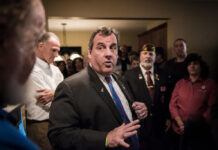 Chris Christie annuncia la sua corsa per le prossime presidenziali americane del 2024 Chris Christie