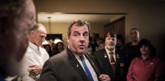 Chris Christie annuncia la sua corsa per le prossime presidenziali americane del 2024 Chris Christie