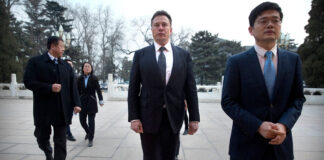 La Cina accoglie Elon Musk come un eroe e lancia un messaggio agli Stati Uniti Elon Musk cina