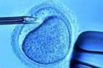 Fecondazione, mamme senza bombe ormonali con meno rischi aborto: ‘svolta per over 40’