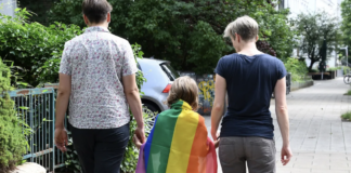 Famiglie Arcobaleno in Veneto, sit-in al Tribunale di Padova per l’impugnazione di 37 atti di nascita Figli di coppie arcobaleno