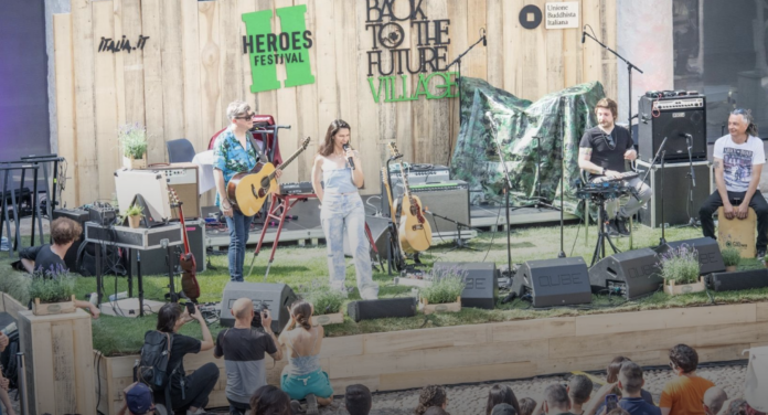 Il Green Village che accompagna il tour di Elisa per difendere l’ambiente