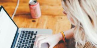 Lavoro, studio: modello ibrido riduce significativamente burnout tra i lavoratori