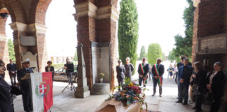 Luciano Parolin è stato sepolto nel Famedio del Cimitero maggiore di Vicenza. Il fratello Massimo: “Ora Ciano scriverà da lassù” Luciano Parolin