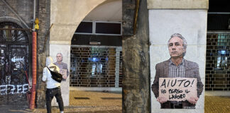 Marco Travaglio disoccupato, murale satirico di Evyrein a Padova dopo il decesso di Berlusconi Marco travaglio evyrein padova