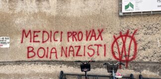 Imbrattamenti No Vax a Vicenza, sindaco Giacomo Possamai: “Gravissimi e irrispettosi del mondo sanitario e della stessa democrazia” Scritte No Vax a Vicenza nella area dell'ospedale S. Bortolo (foto Il Giornale di Vicenza)