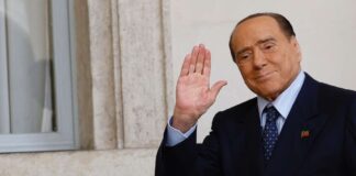 Silvio Berlusconi è scomparso: “Protagonista sì, ma del degrado politico” berlusconi