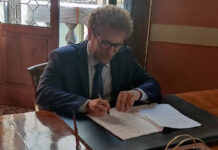 Nomadi, il sindaco Giacomo Possamai rinnova il divieto di sosta per una ventina di famiglie: “No campeggio libero” consiglio comunale