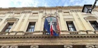 Morte Silvio Berlusconi, anche a Vicenza bandiere a mezz’asta in segno di lutto