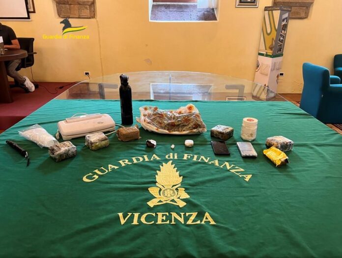 vicenza droga guardia di finanza albanese