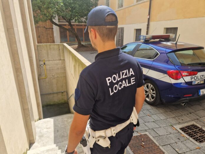 Thiene, al parcheggio Nova Thiene Polizia Locale Nordest Vicentino