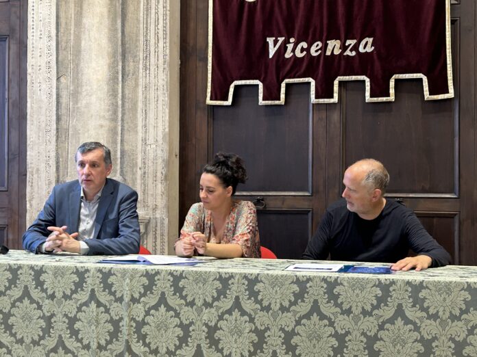 Al centro Ilaria Fantin, alla sua sinistra Fabio Missaggia, organizzatore, e alla sua destra Stefano Lorenzetti, il direttore del Conservatorio di Vicenza Arrigo Pedrollo