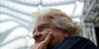 Beppe Grillo, il ritorno sul blog : “Politici? Come zombie nei palazzi”
