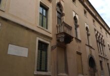 Contrà Porti con il balcone di Luigi Da Porto e della sua originaria novella su Giulietta e Romeo Contrà Porti con il balcone di Luigi Da Porto e della sua originaria novella su Giulietta e Romeo