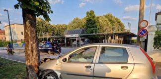 Thiene, due interventi Polizia Nordest Vicentino: fuoriuscita autonoma contro un tiglio e sinistro stradale auto-moto Thiene, fuoriuscita autonoma contro un tiglio
