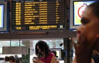 Treni a rischio per 24 ore: sciopero 27-28 febbraio, cosa sapere prima di partire