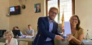 Domeniche ecologiche e manifestazioni sull’ambiente, il Comune di Vicenza cerca sponsor. Assessore Baldinato: “Notevole quantità di iniziative” Possamai e Baldinato; borracce Viacqua all'amministrazione comunale di Vicenza Domeniche ecologiche