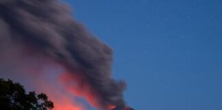 Etna, nuova eruzione: nube cenere alta 5 km