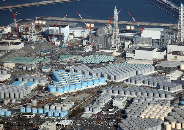 Il Giappone ha iniziato lo sversamento delle acque radioattive della centrale di Fukushima, processo che durerà decenni secondo le norme dell’ONU.