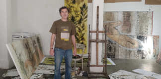 Giusto Pilan espone le sue opere, carte incollate su tela, a Rovigo e a Milano: l’intervista all’artista vicentino nel suo atelier di corso Padova Giusto Pilan all'opera